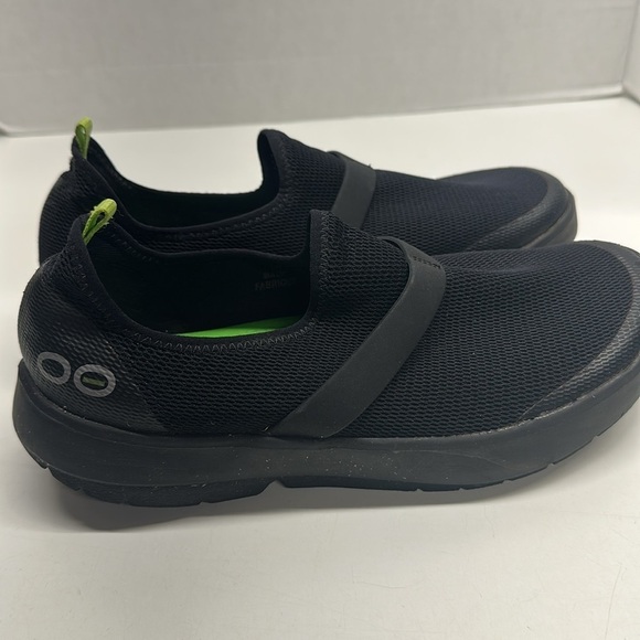 Oofos Shoes OOmg Eezee Low Slip On Shoe Casual Sneakers Trainer Black White 11 - Picture 3 of 9